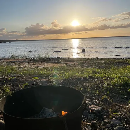 Minimalism By The Sea- Wind, Bed And Sun Campsite